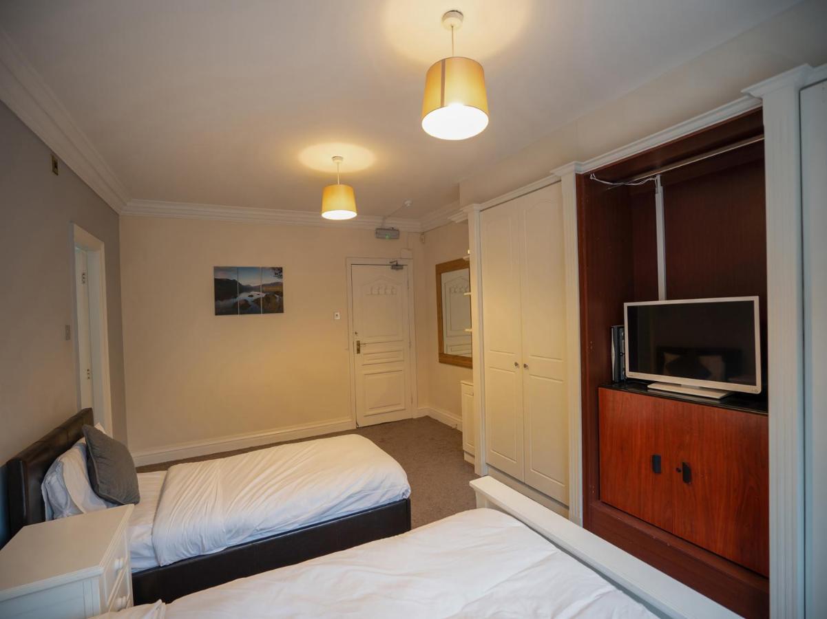 Oyo Oakcroft Guest House Manchester Airport Ringway Exterior photo